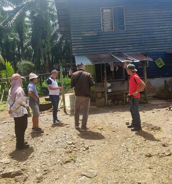 Checking worker housing with estate staff